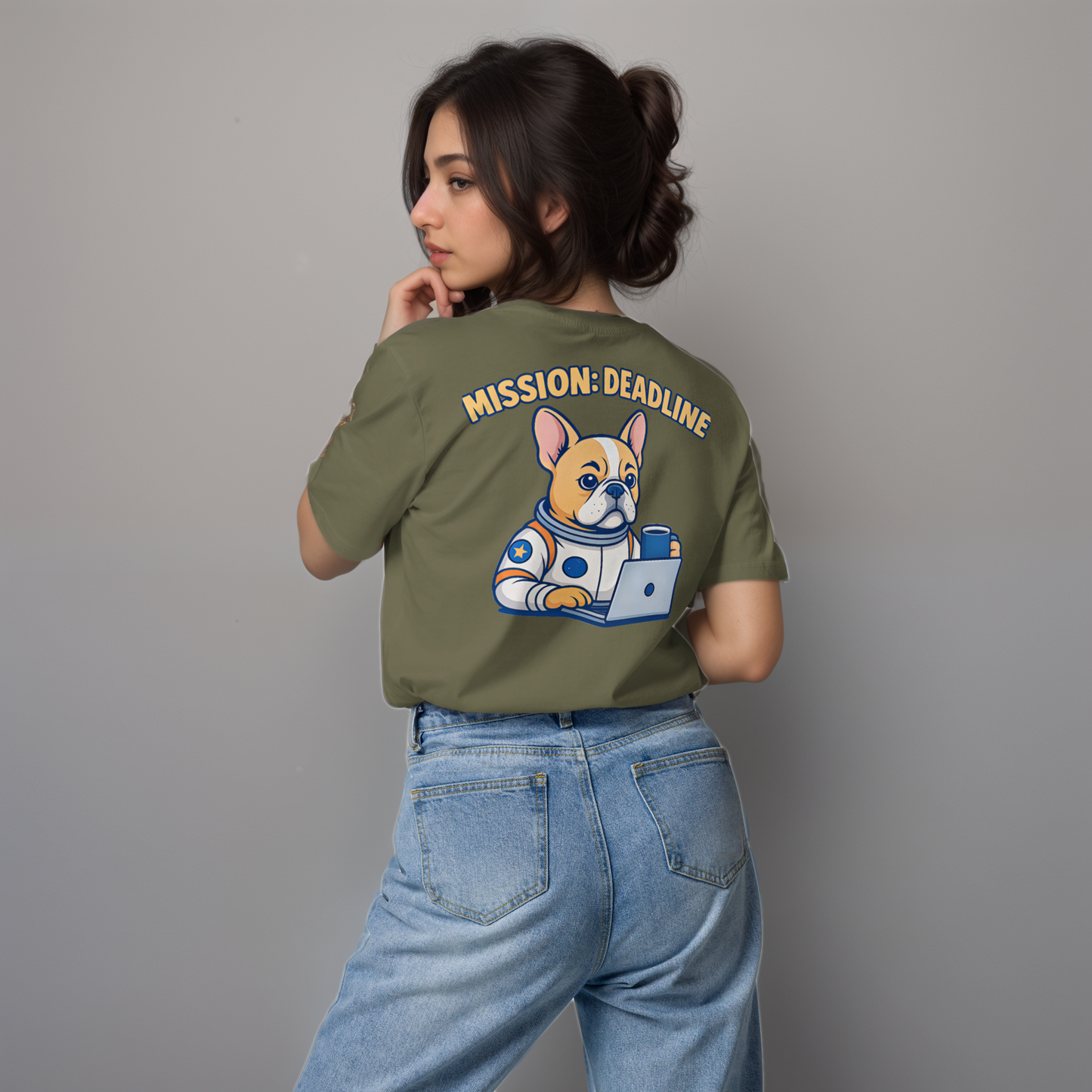 Mission: Deadline – Unisex T-Shirt aus Bio-Baumwolle mit Astronaut-Frenchie