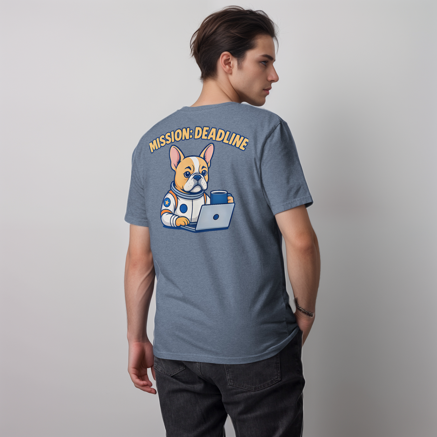 Mission: Deadline – Unisex T-Shirt aus Bio-Baumwolle mit Astronaut-Frenchie