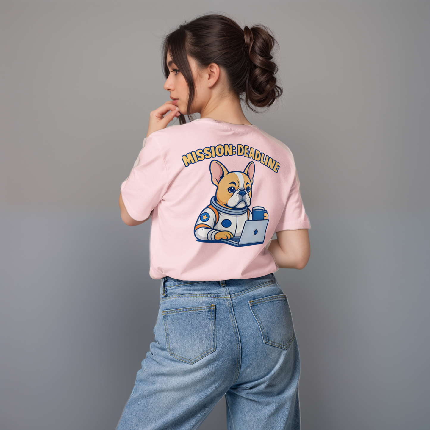 Mission: Deadline – Unisex T-Shirt aus Bio-Baumwolle mit Astronaut-Frenchie