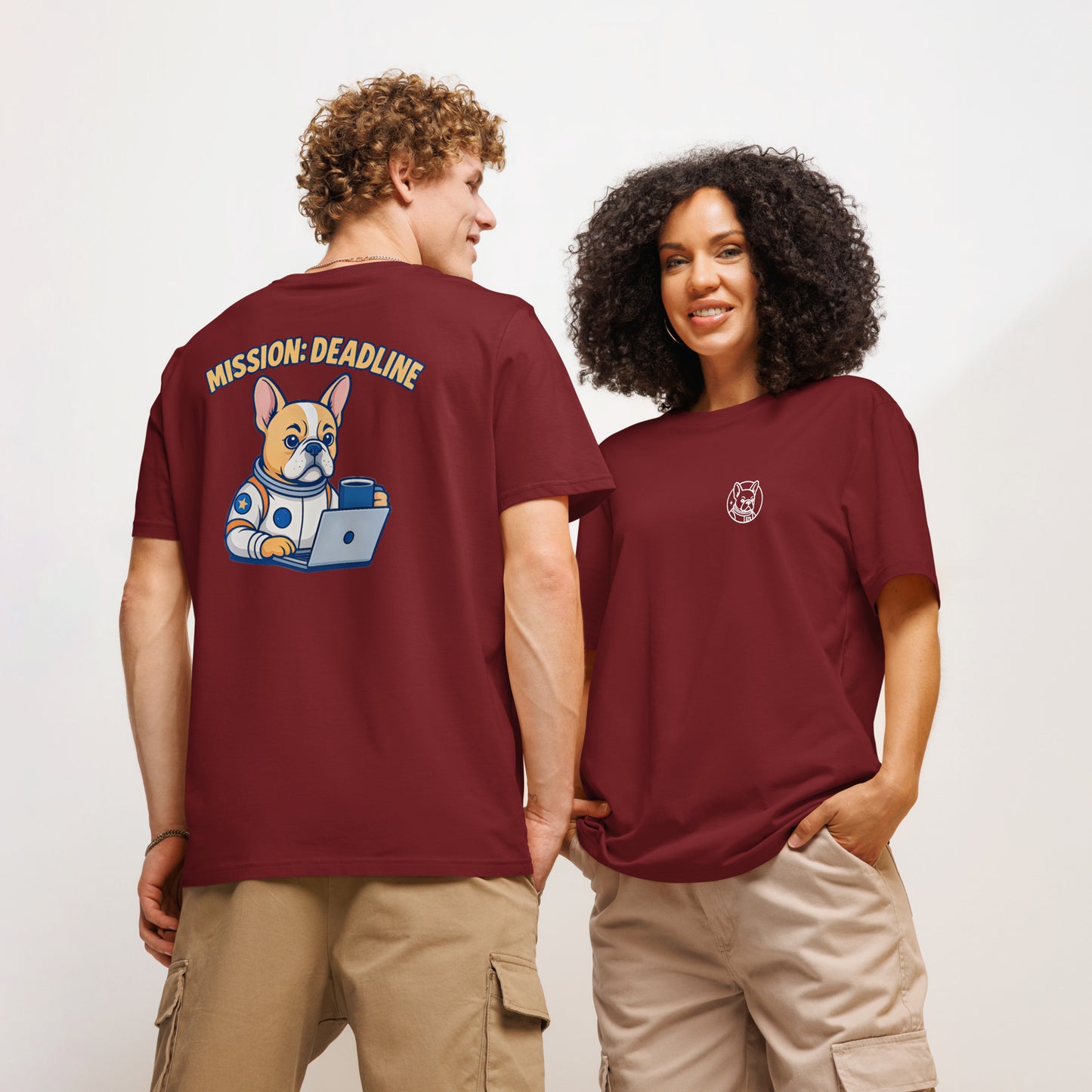 Mission: Deadline – Unisex Bio-T-Shirt mit geripptem Kragen und Astronaut-Frenchie