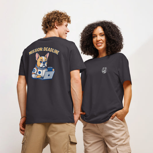 Mission: Deadline – Unisex Bio-T-Shirt mit geripptem Kragen und Astronaut-Frenchie